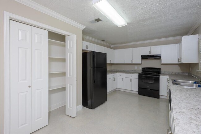 Building Photo - 4738 Kingfisher Dr
