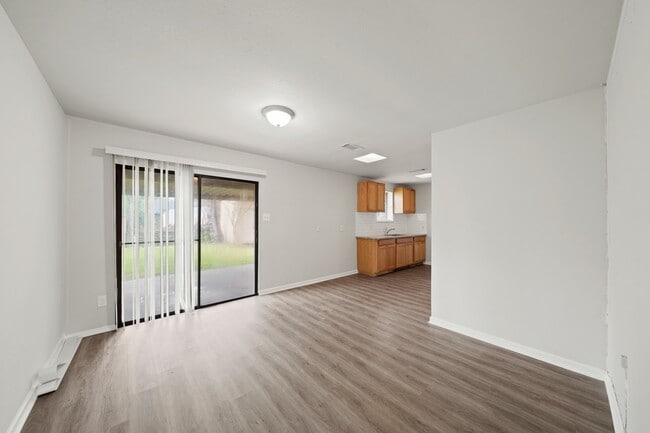 Foto del edificio - 743 Knob Hollow St