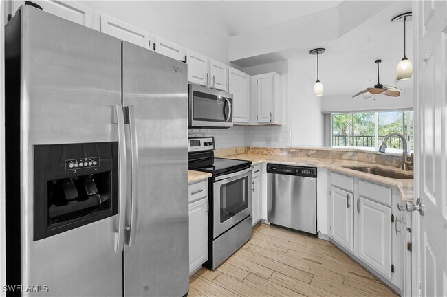 Foto del edificio - 9851 Costa Mesa Ln