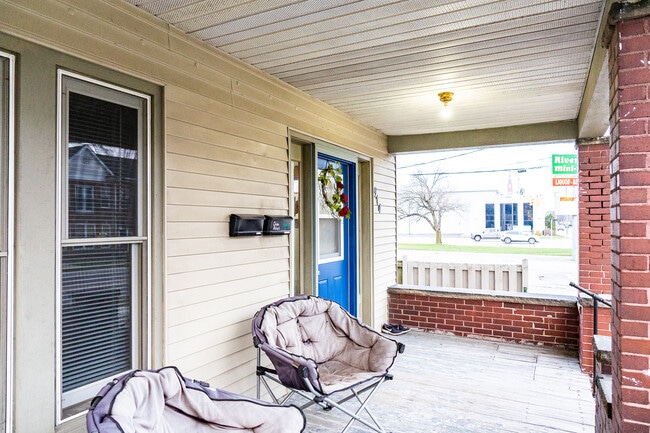 Front Porch - 914 W Front St