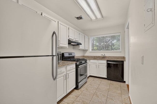 Photo - 10524 Weymouth St (Bethesda, MD) Townhome