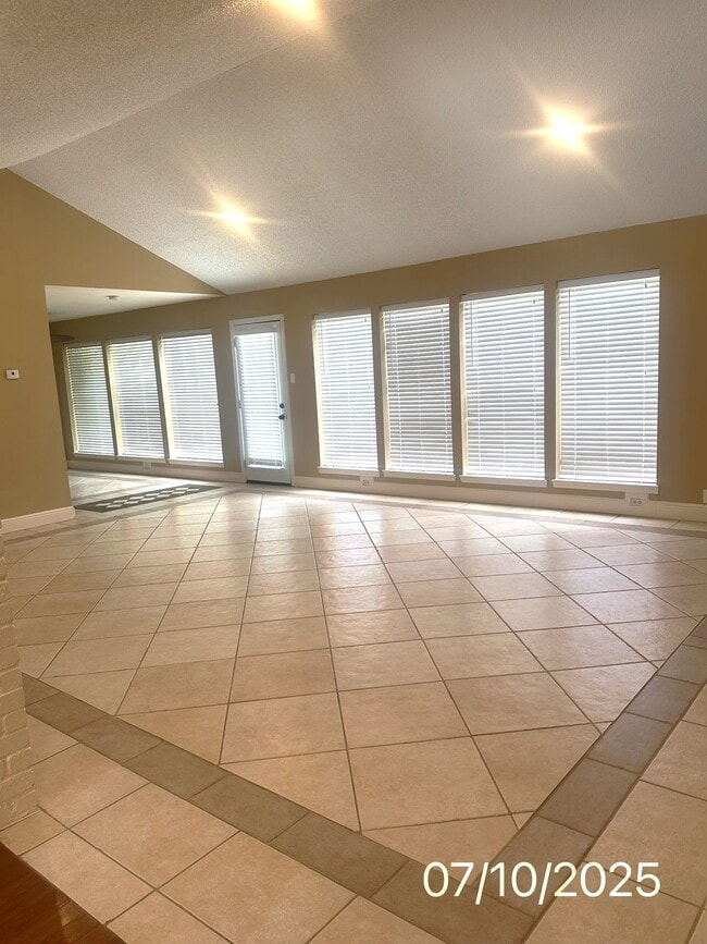 Building Photo - 20326 Spoonwood Dr