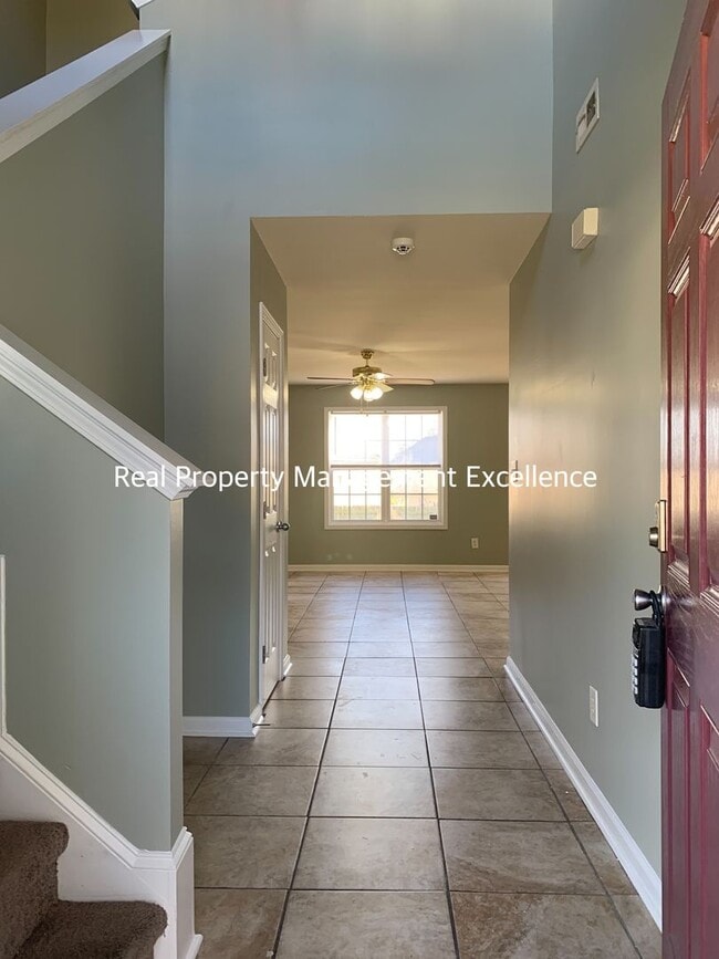 Building Photo - Lovely 2 Story Home In Raleigh, Available December 15th!