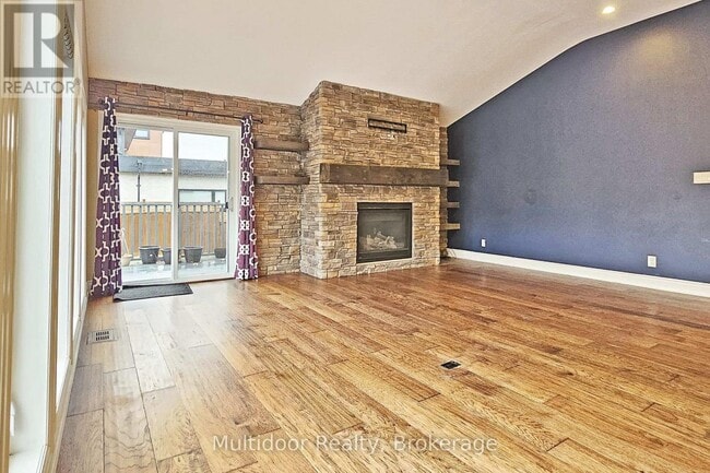 Building Photo - 871 Swiss Height