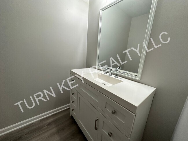 Building Photo - Townhome for rent in Valley Crest Birmingham