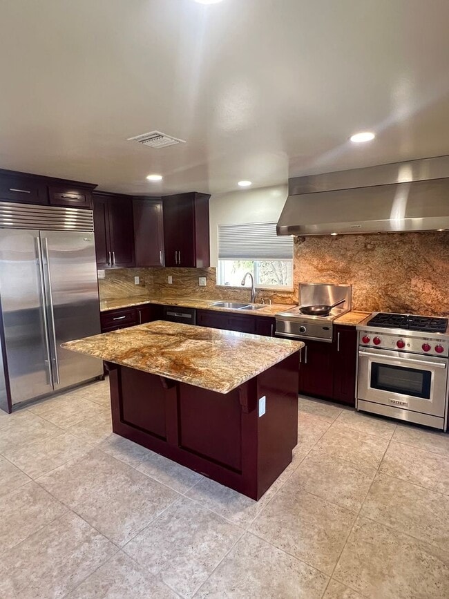 Building Photo - 26612 Shadow Wood Dr