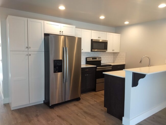 Cocina con encimeras de cuarzo. - 712 N 12th St