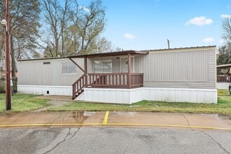 Building Photo - 2222 N Austin Ave