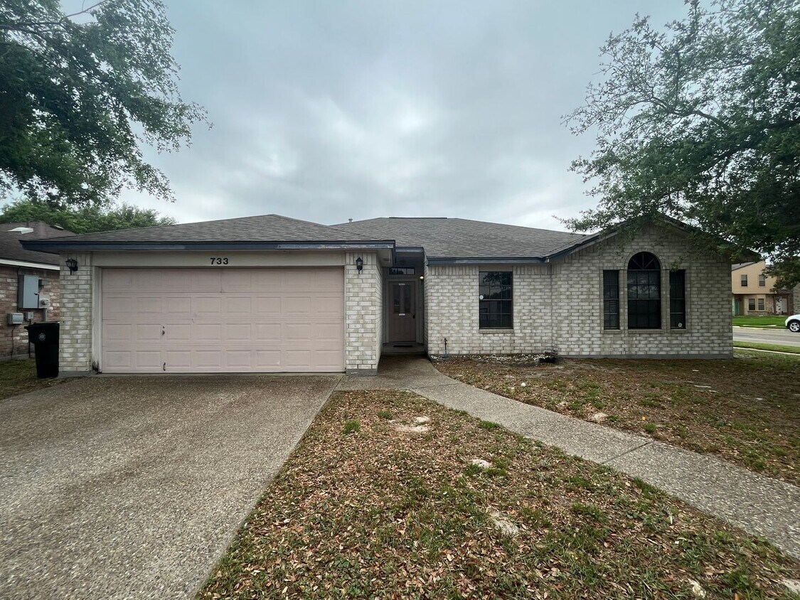 Primary Photo - 3 br, 2 bath House - 733 St. Bernadine Drive