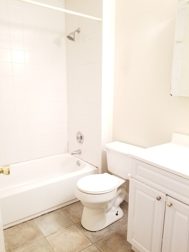 175 Mill Pond Rd Unit 426, Hamden, CT 06514 Condo for Rent in Hamden