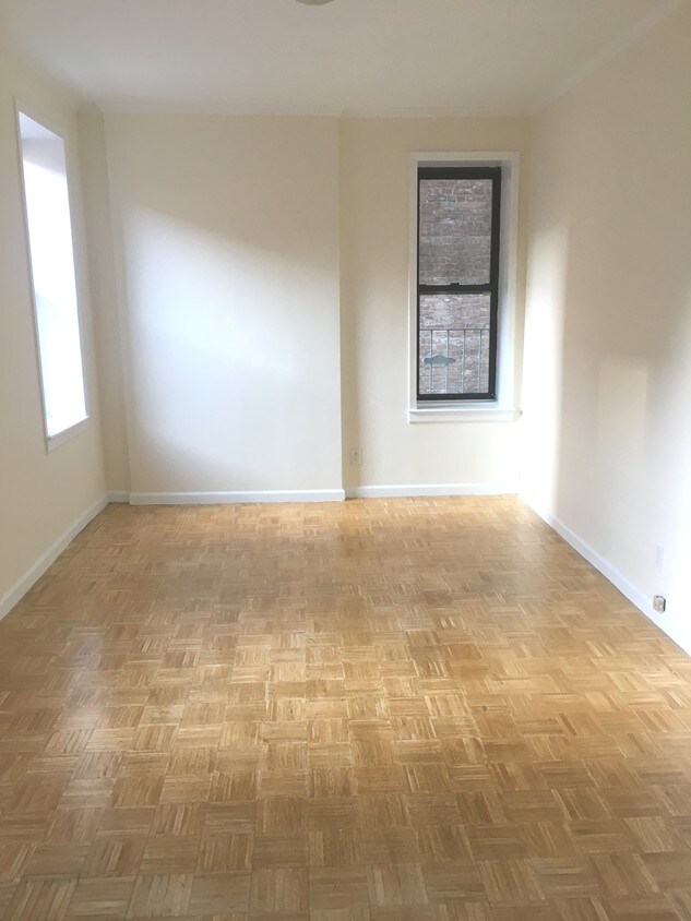 Foto principal - 243 E 34th St