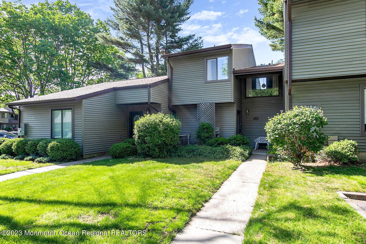 Primary Photo - 100 Berkshire Ct