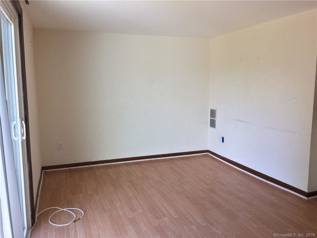 Building Photo - 267 Branford Rd