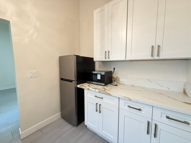 Foto del edificio - Live Downtown! Newly Updated Historic Studio Available Now