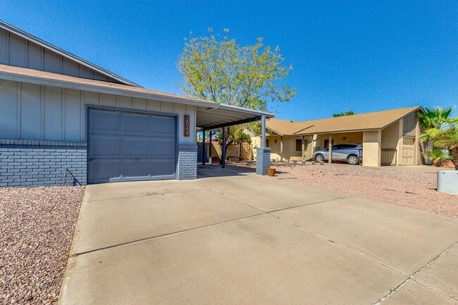 Building Photo - Modern 3 BD 2 BA Home on Mesa/Chandler/Tempe Border!