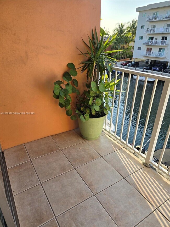 Foto del edificio - 3545 NE 167th St