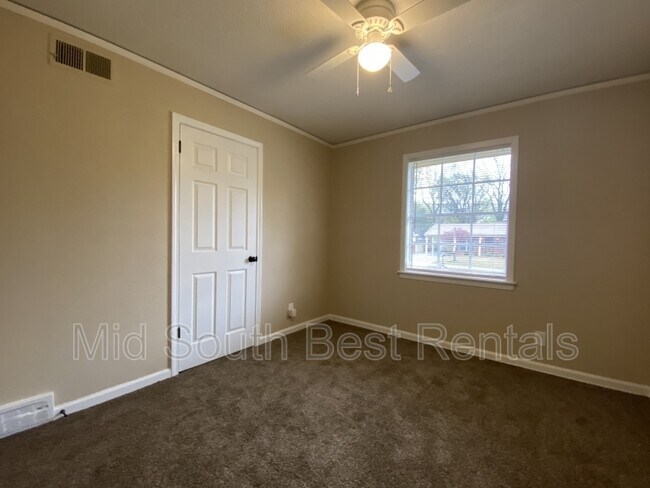 Foto del edificio - 4791 Gill Rd