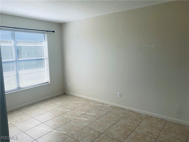 Foto del edificio - 521 NE 24th Pl