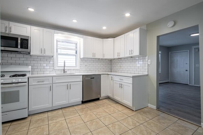 Building Photo - 623 4th St