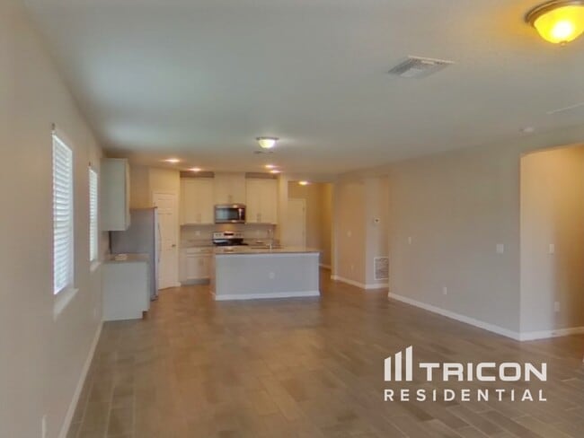Building Photo - 13439 Palmera Vista Dr