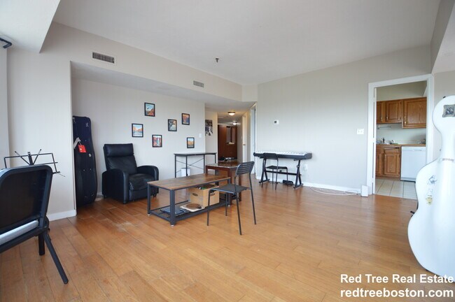 Building Photo - 147 Kelton St