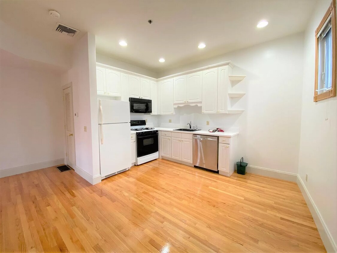 Primary Photo - 183 Columbia St