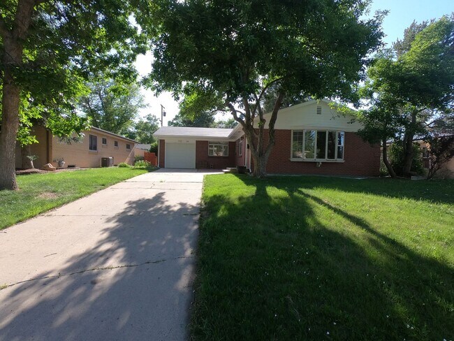 Foto del edificio - Beautifully remodeled 3 bed 2.5 bath house in Broomfield