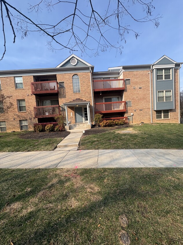 Photo - 2 Banyan Wood Ct (Essex, MD)