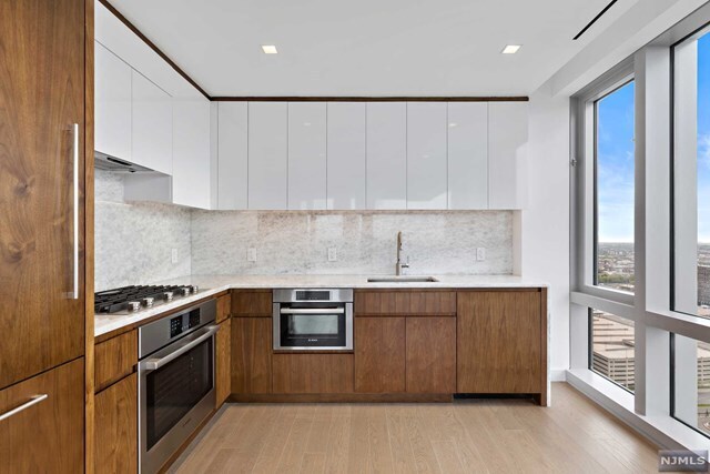 Foto del edificio - 75 Park Ln S