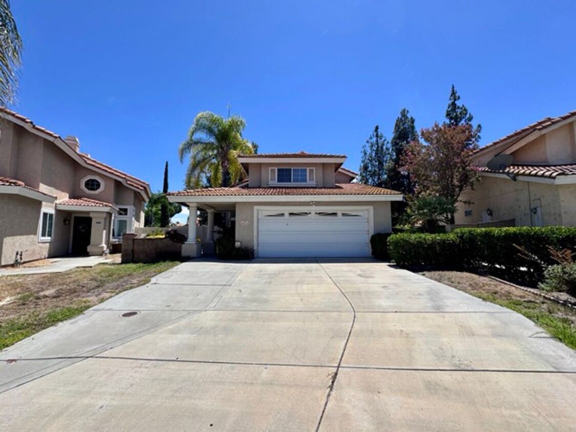 Primary Photo - Spacious 4 Bedroom Home with Expansive Bac...