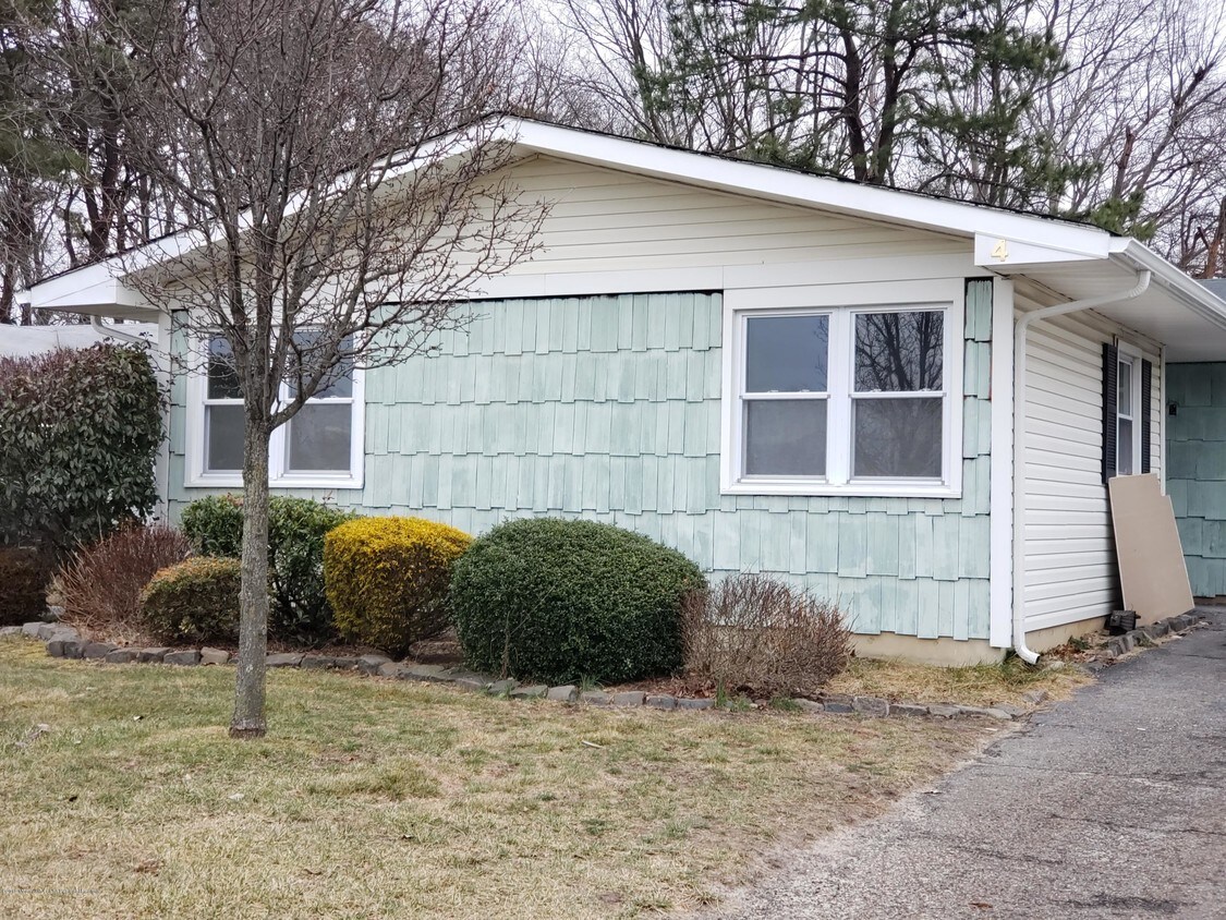 4 King Ln, Brick, NJ 08724 House for Rent in Brick, NJ