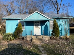 Building Photo - 110 Irwin Cir