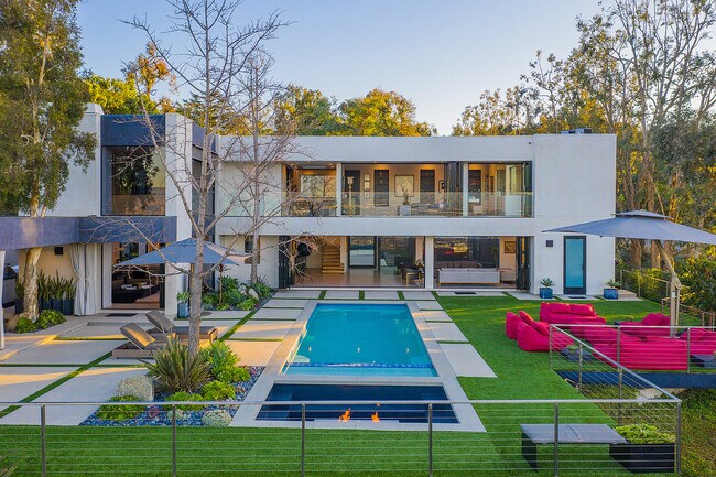 Building Photo - 7435 Woodrow Wilson Dr