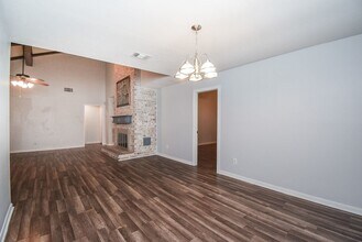 Building Photo - 14418 Royal Hill Dr