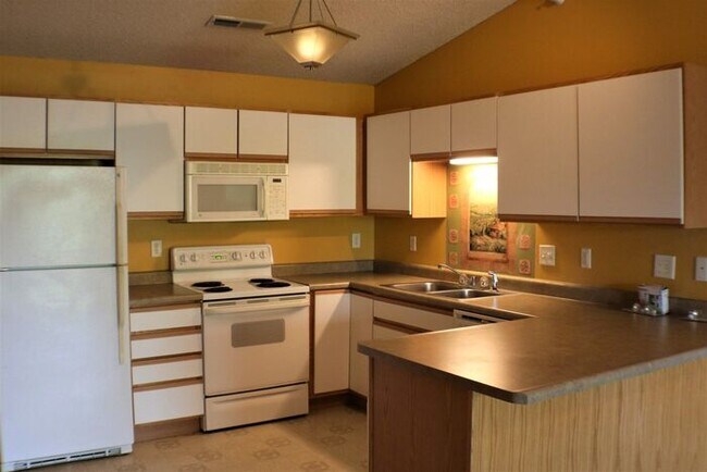 Foto del edificio - $1,175 | 2 Bedroom, 1 Bathroom Condo | Pet...