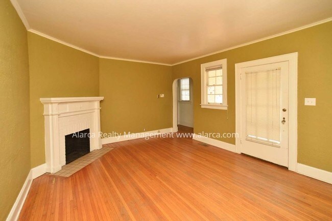Building Photo - 1237 Romany Rd