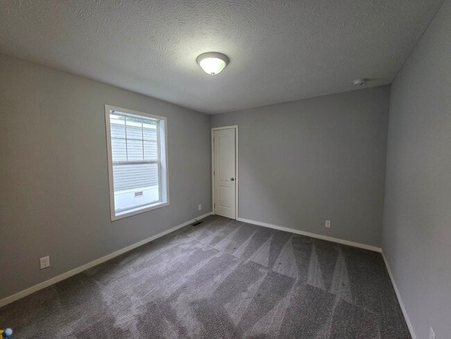 Building Photo - 11 Cardinal Hill Dr