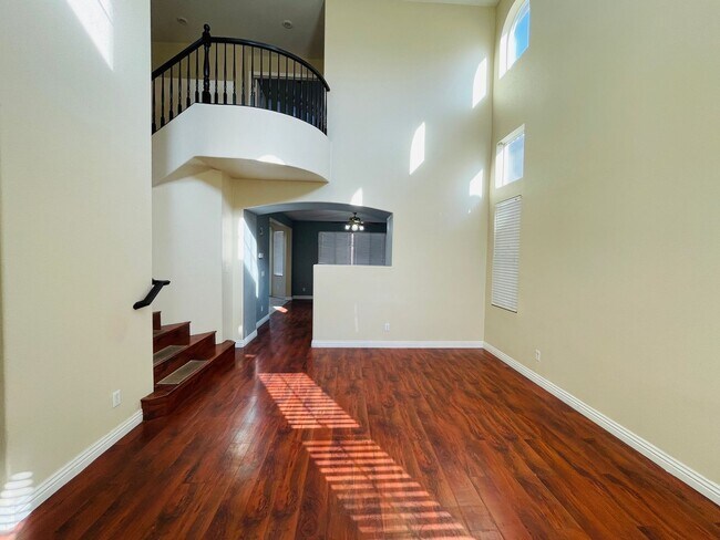 Foto del edificio - Large 5 bedroom family home right off of B...