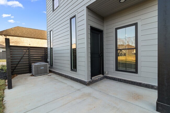 Building Photo - 541 Bellamy Ln