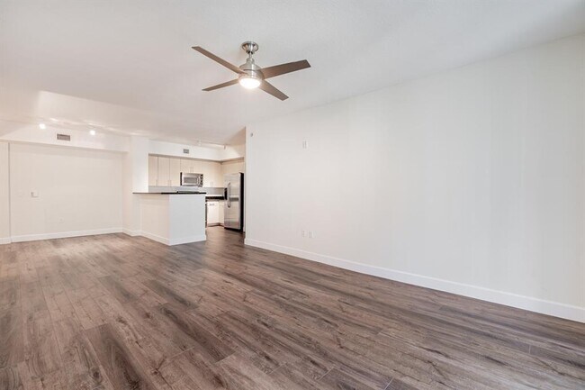Foto del edificio - 2421 NE 65th St