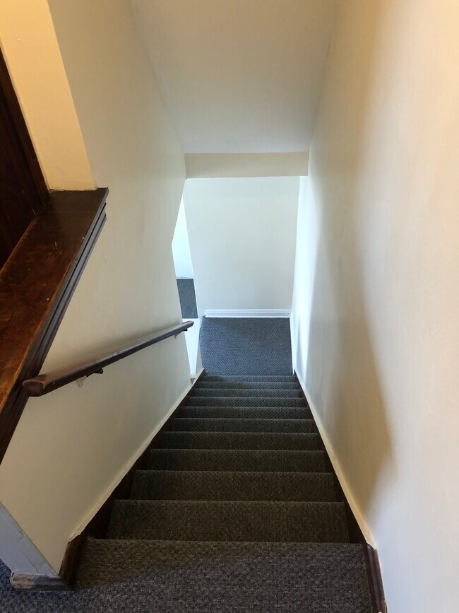Foto del edificio - 2502 Thompson Ave