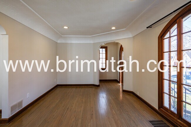 Foto del edificio - 1572 Kensington Ave