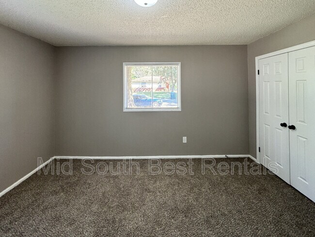 Foto del edificio - 27 Lamont Dr