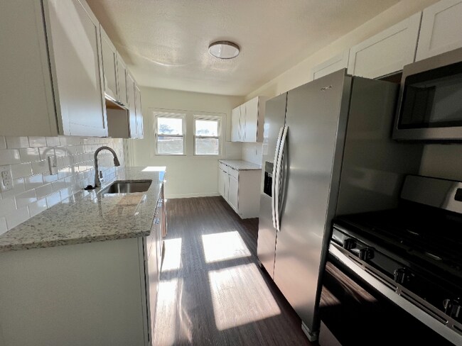 Building Photo - Updated Single Family Home!