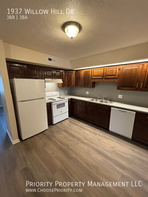 Building Photo - 1937 Willow Hill Dr