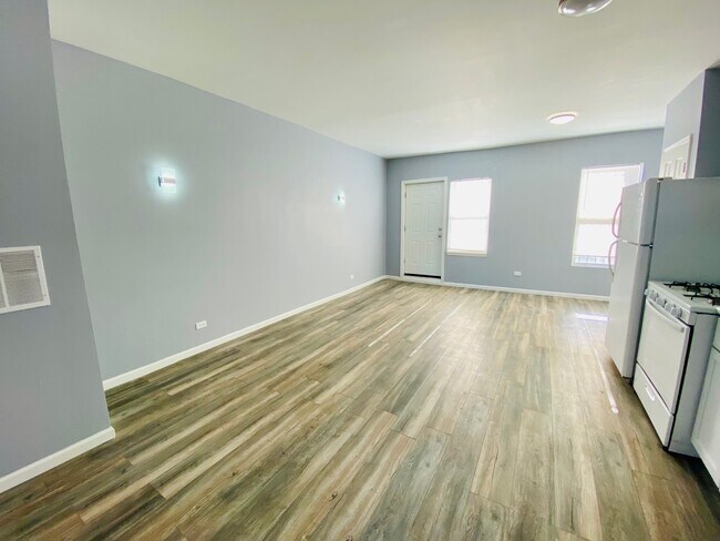 Foto del edificio - 4245 S Archer Ave