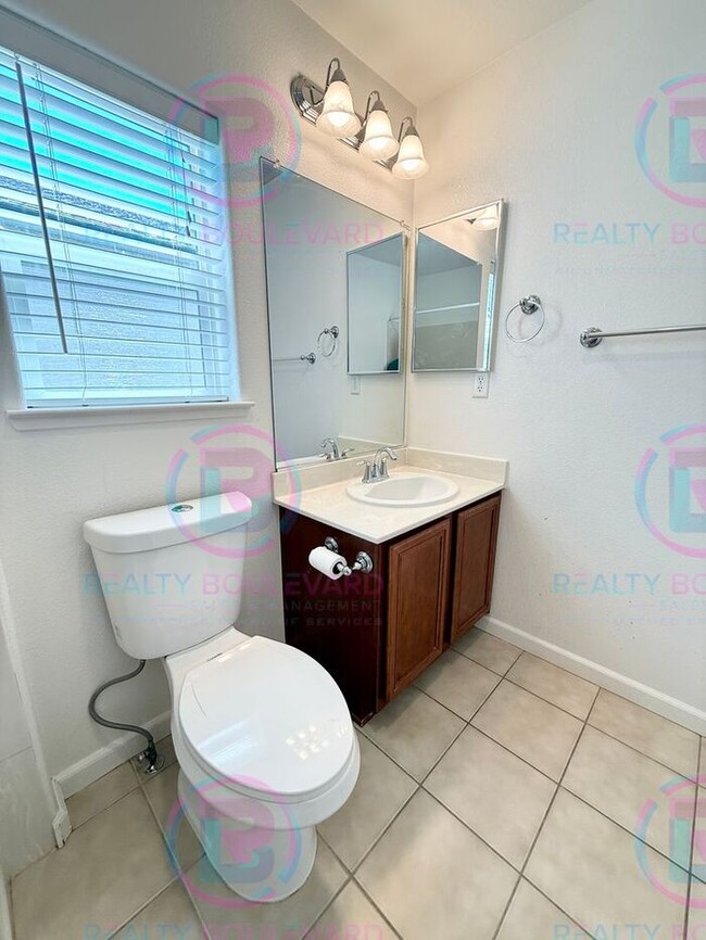 Building Photo - Gorgeous Two Story 3 Bedroom 2.5 Bathroom ...