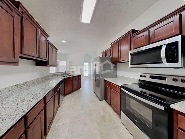 Foto del edificio - 5634 Broadway Drive West