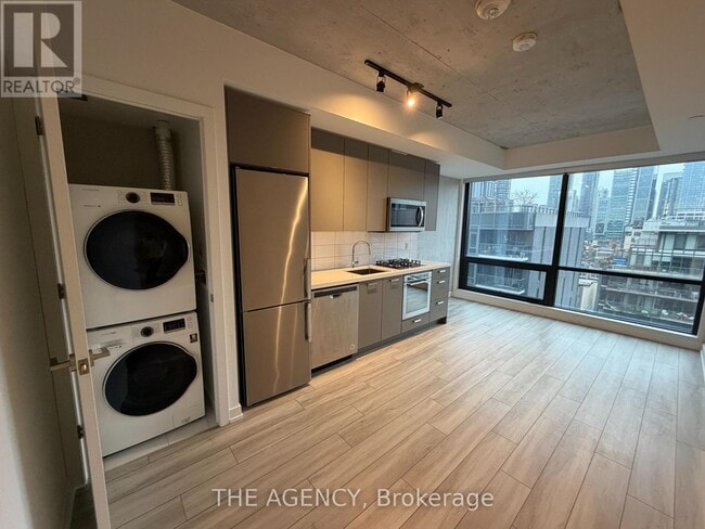 Photo du bâtiment - 458 Richmond St W