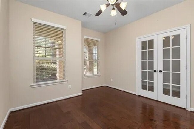 Building Photo - 4/2.5 Home w/ Office in The Woodlands Cree...